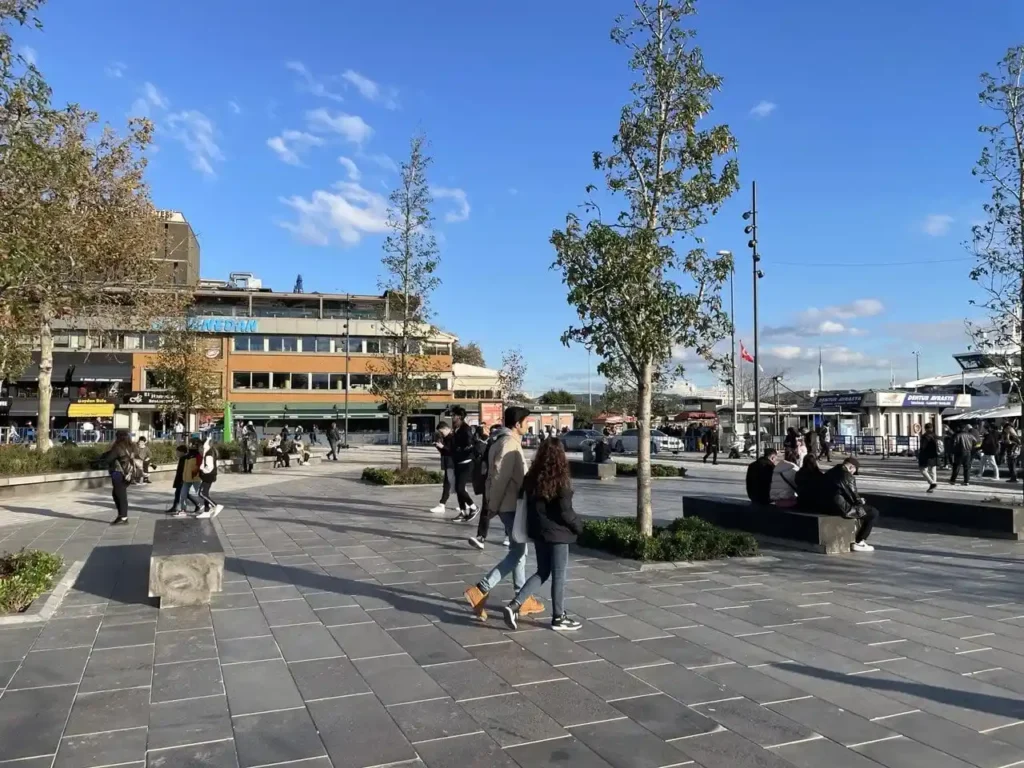 Autumn scene near Beşiktaş Square in Istanbul.