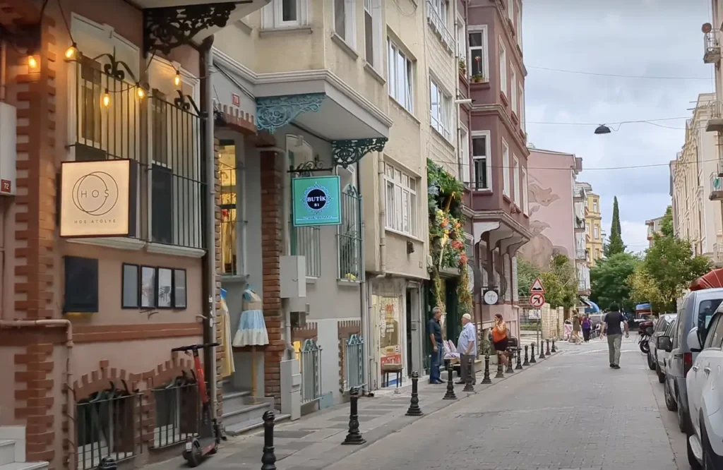 Street view of Rasimpaşa, İskele in Yeldeğirmeni.