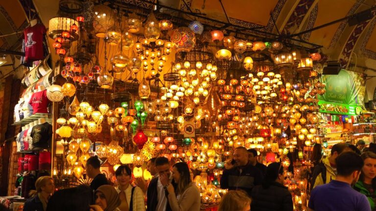 What to Buy on Grand Bazaar, Istanbul: Souvenirs, Gifts, Carpets, Textiles, and Sweets (2024)