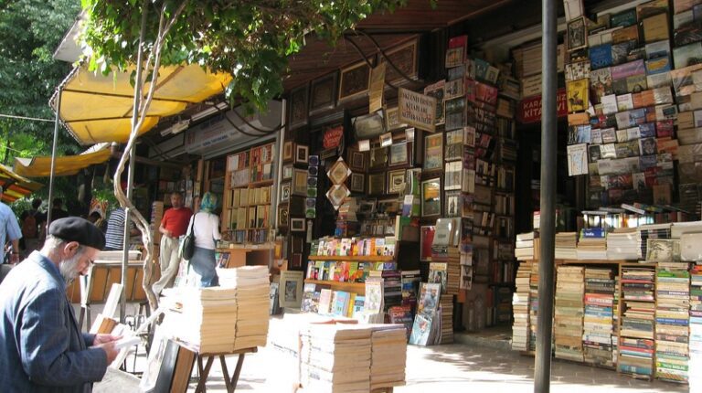 Beyazit Book Bazaar: the Best Book Market in Istanbul (2024)