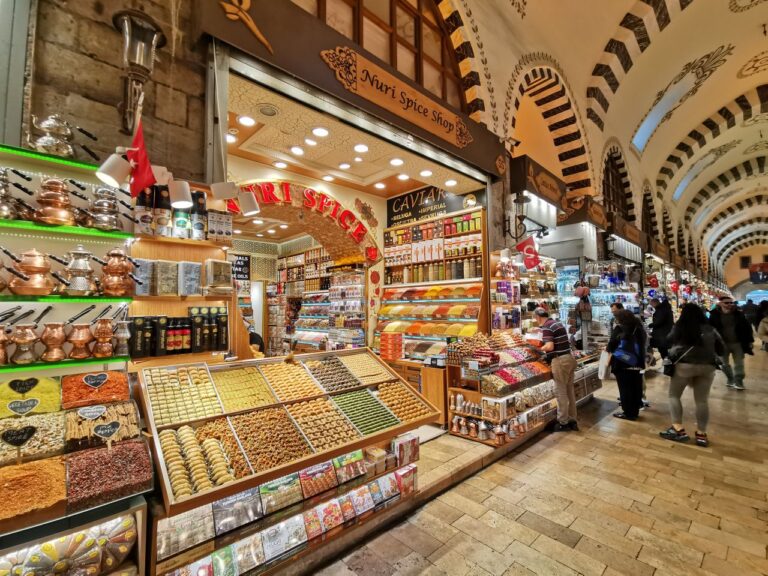 Spice (Egyptian) Bazaar in Istanbul: History, Things to Buy, Shops and How to Get (2024)