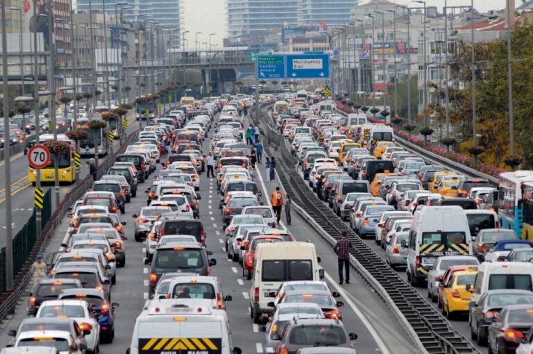 Traffic Jams in Istanbul: How Bad is Traffic and How to Avoid Rush Hour (2024)