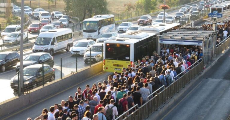 How to Stay Safe on Public Transport in Istanbul: Metro, Buses, and Taxi (2024)