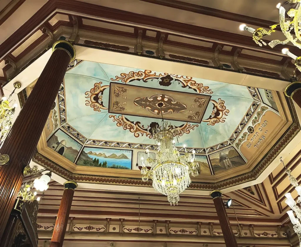 Intricate ceiling of Bet Yaakov Sinagogu in Istanbul, featuring ornate details and traditional motifs.The image captures the intricate ceiling of Bet Yaakov Sinagogu, a historic synagogue in Istanbul.