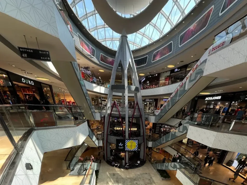 Main hall of Marmara Park Mall in Beylikdüzü.
