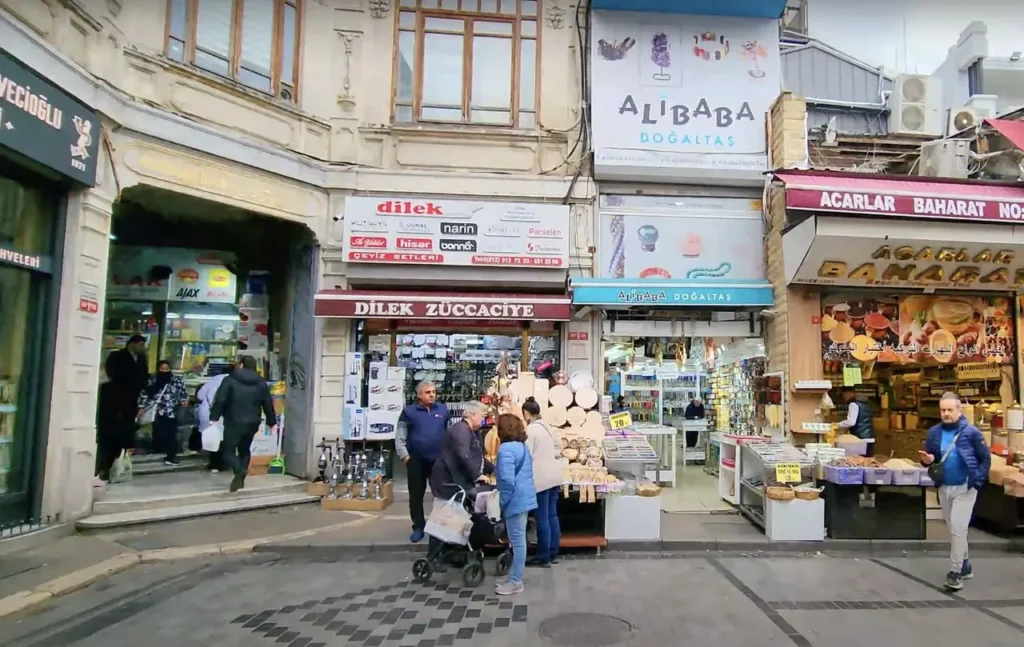 Busy streets and alleys near Istanbul’s Spice Bazaar, lined with shops, vendors, and pedestrians.