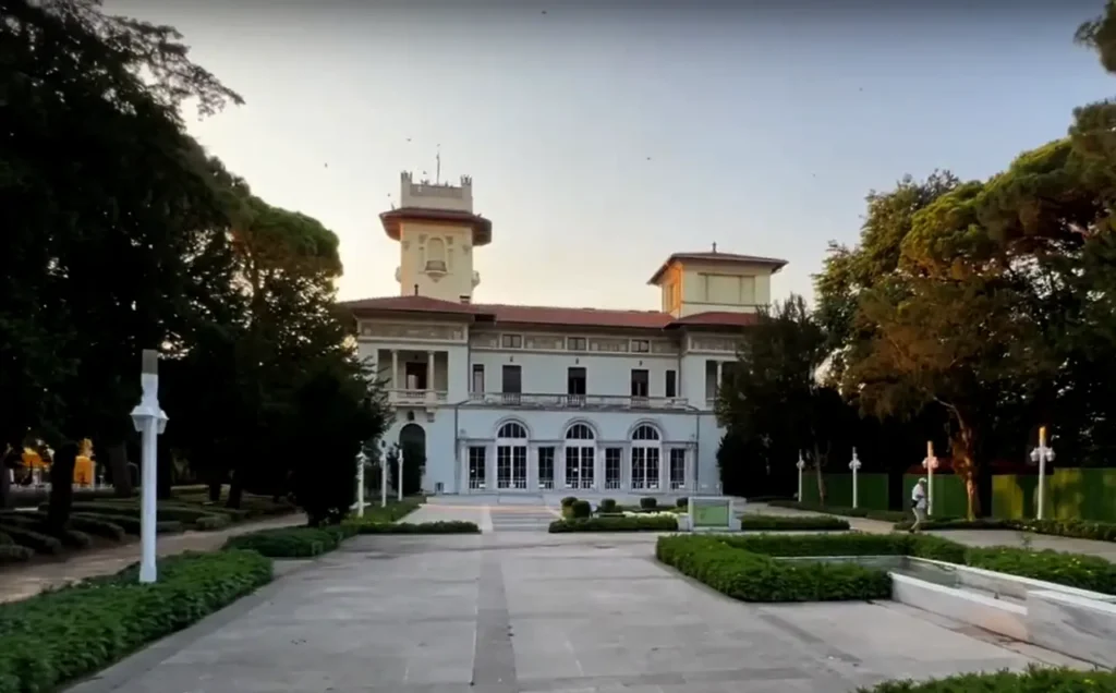 Hidiv Palace surrounded by lush gardens, showcasing its elegant design.