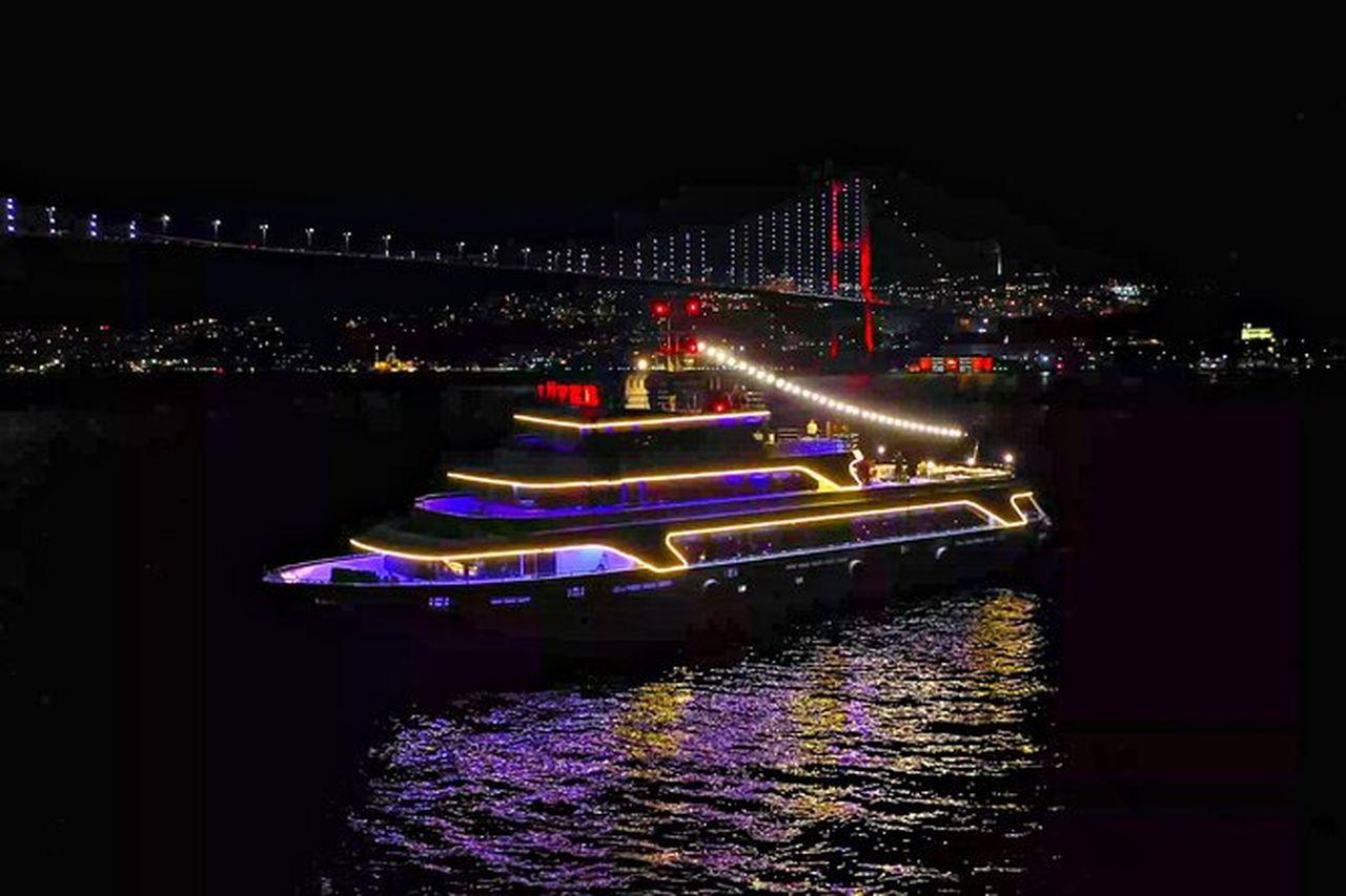 11 Best Bosphorus Dinner Cruises: Istanbul Night Shows 2024