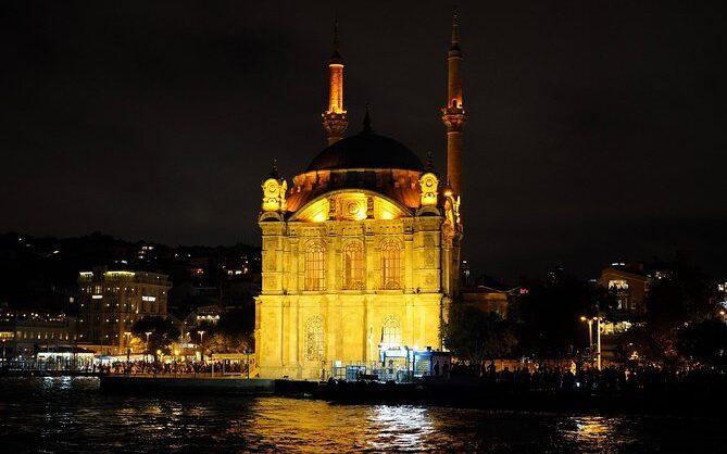 places to visit in the evening in istanbul